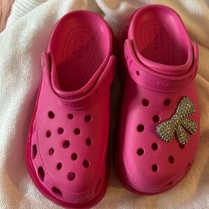 Crocs💖 Mega Crush Juice Pink Bow 🎀 Jibbitz size w6 m4 like new💖💖💖